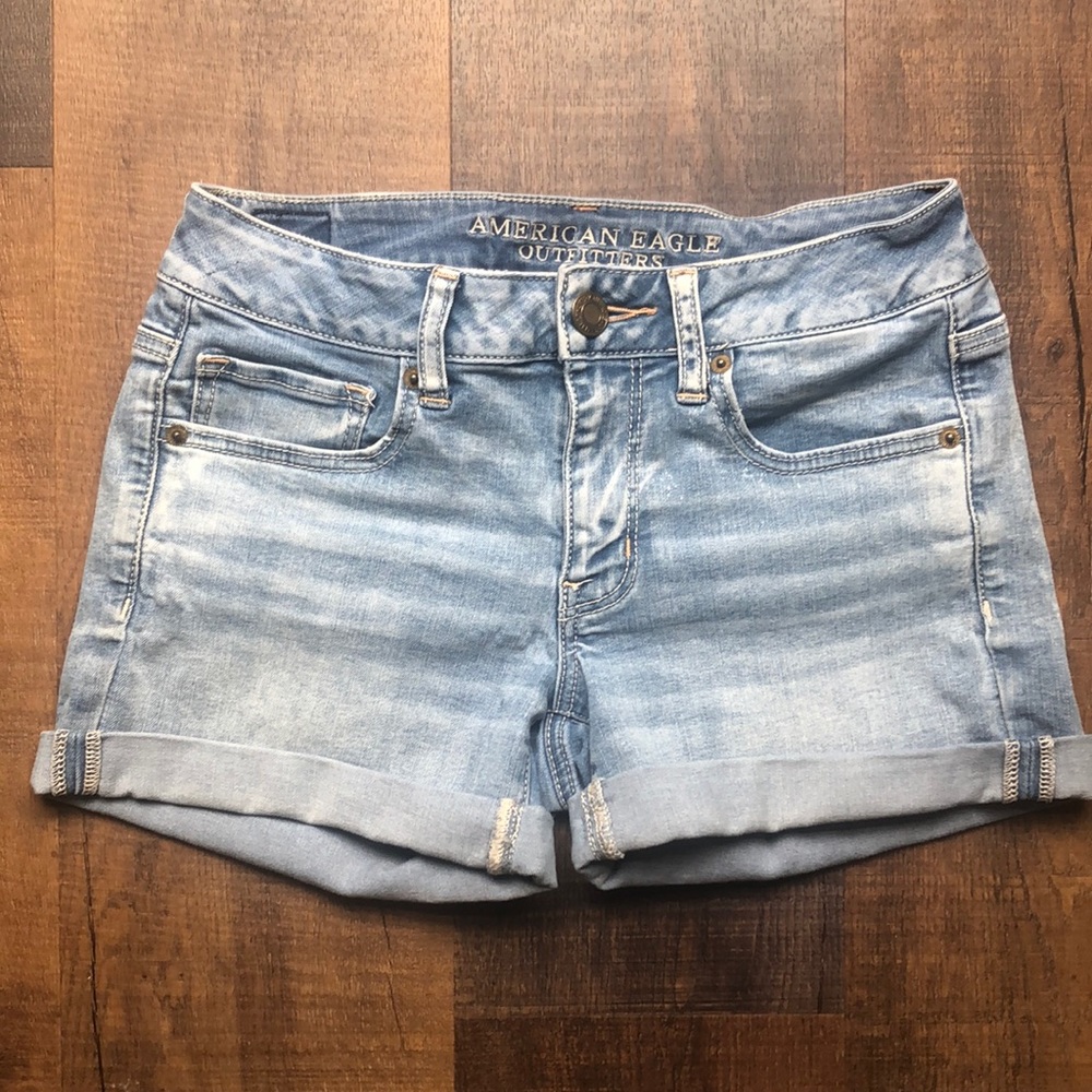 Size 6 Midi AE light wash shorts